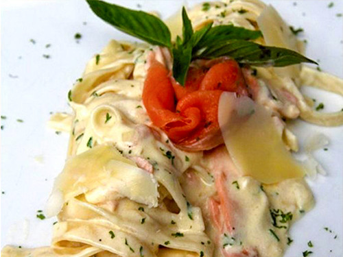 Fettuccine al Salmone [เซลม่อนแฟทตูชิเน่]