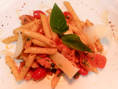 Penne Arrabiata [เพนเน่ซอสมะเขือเทศปรุงรสจัดกับพริกแห้ง]