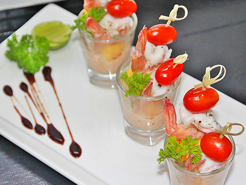 Shrimps Cocktail [กุ้งเย็นเสิร์ฟกับซอสค็อกเทล]