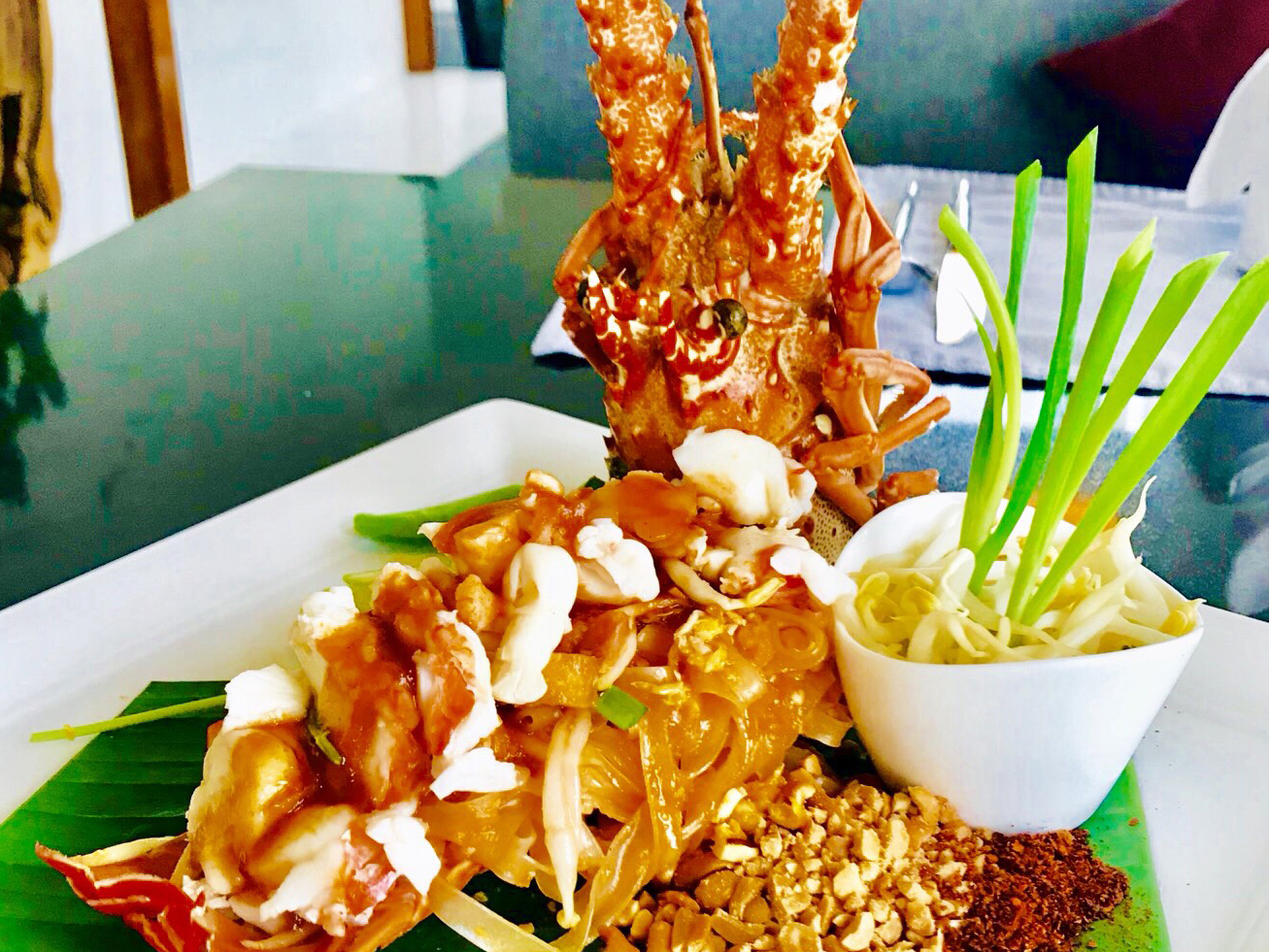 PAD THAI LOBSTER (30 MINUTES COOKING) [ผัดไทกุ้งล็อบเตอร์]