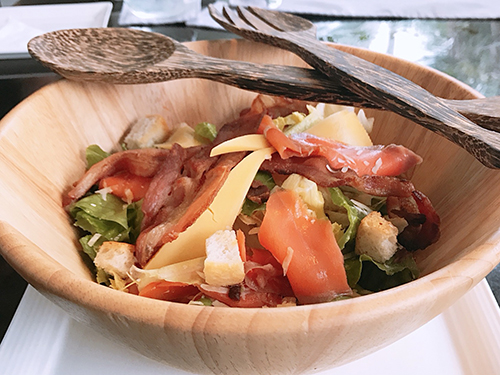 CAESAR SALAD FOR 2 PERSONS [ซีซ่าสลัดแซลม่อนรมควัน]