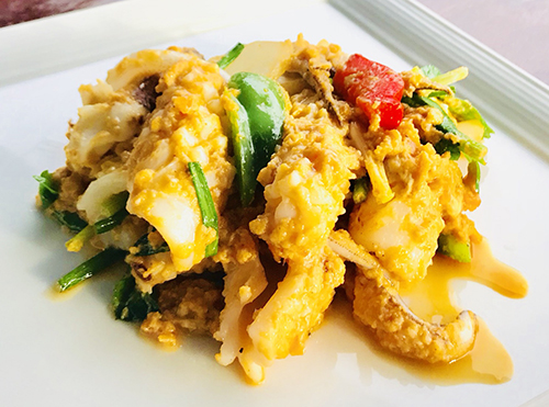 Pla Muk Phad Kai Kem [ปลาหมึกผัดไข่เค็ม]