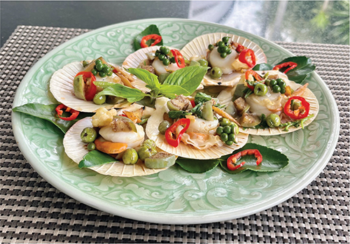 Hoi Shell Phad Cha [หอยลายผัดฉ่า]