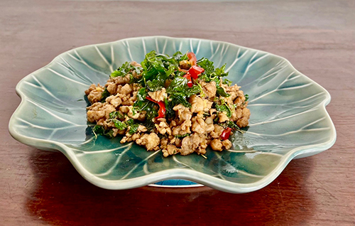 Pad Ka Praow Gai Rue Moo [ผัดกระเพราไก่ หรือ หมู]