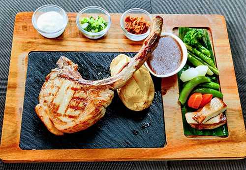 Grilled Pork Chop [สเต็กหมูติดกระดูก]